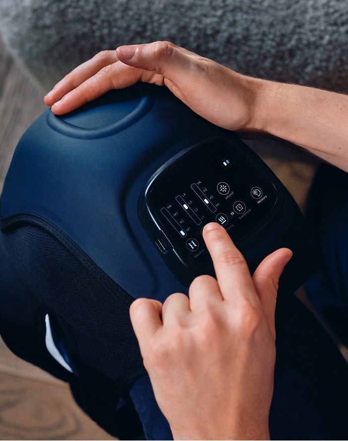 Adjusting the control panel on the Infra Knee Support