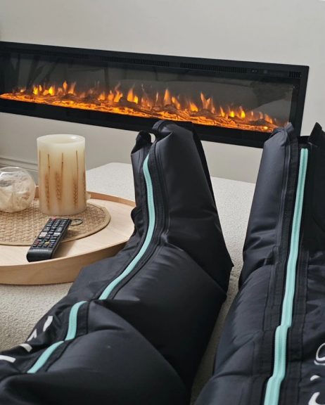 Customer photo: Pulsio Compression boots by the fireplace